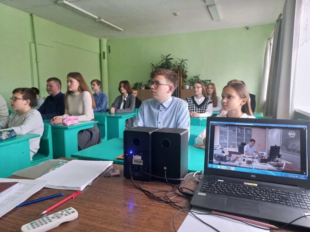 «Пробую профессию в сфере промышленности».